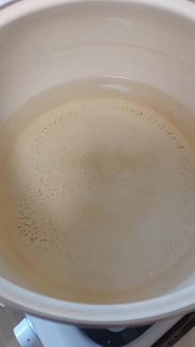 На 3-й Петровской уже год из кранов течет ржавая вода